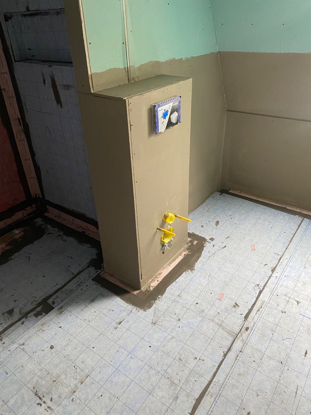 Verputzte Vorwandinstallation vor der Fliesenmontage